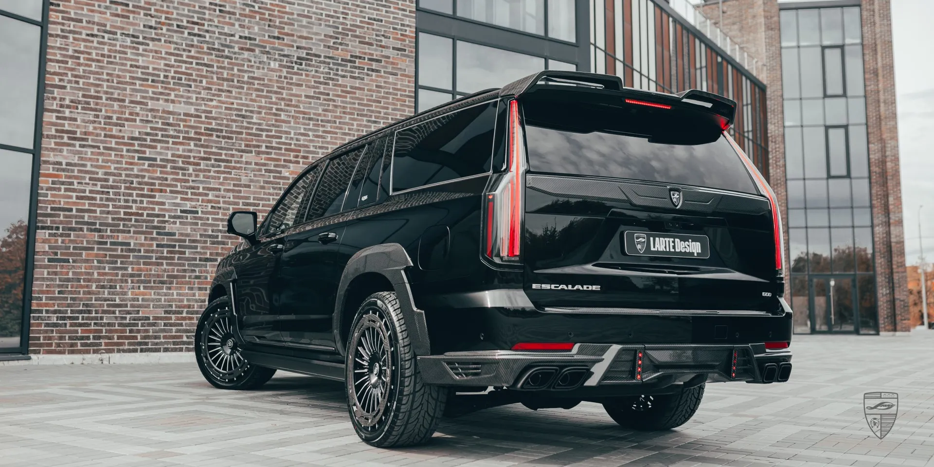 Роскошный семейный Escalade 600 с обновлённым дизайном Escalade 600 2026 — семейный роскошный SUV с престижным тюнингом