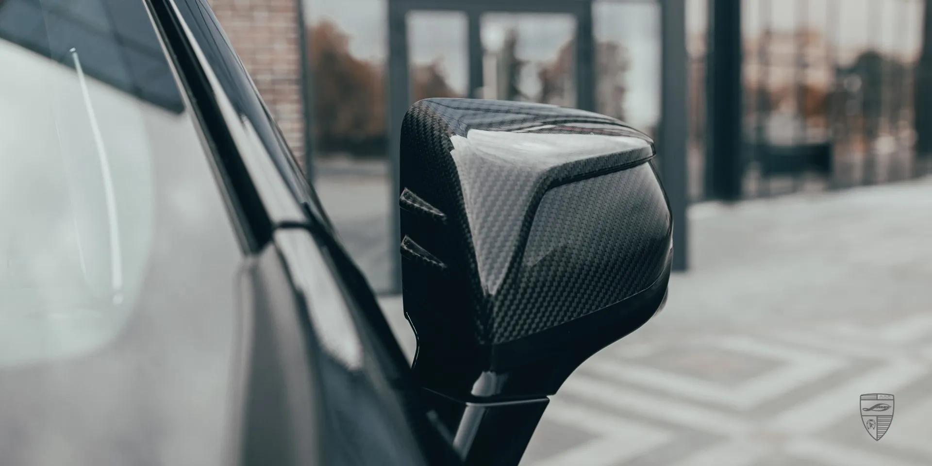 Шоу-кар Escalade 600 с адаптированным широким кузовом Эксклюзивный Escalade 600 — авто элитного класса с топовым экстерьером