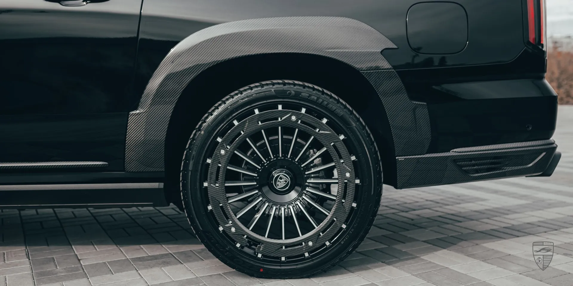 Спецверсия Cadillac Escalade 600 Widebody Escalade 600 с рестайлингом и премиум-тюнингом для ценителей SUV