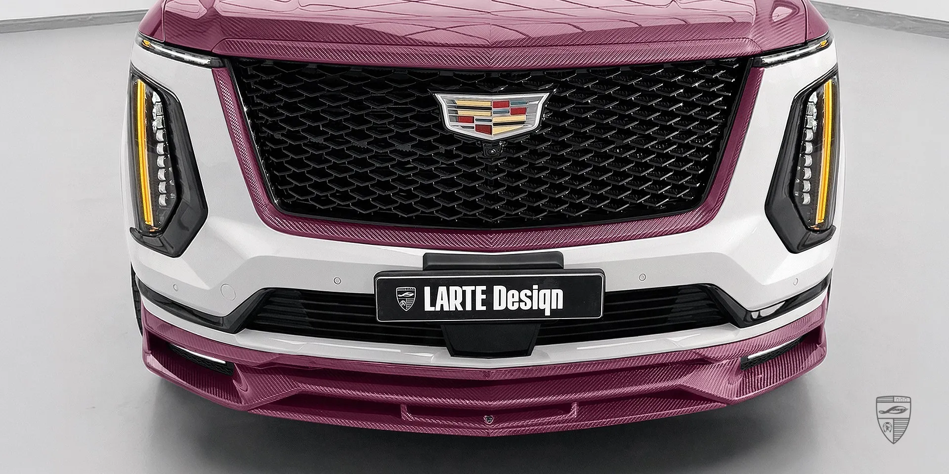 Элегантное доминирование на дороге: семейный внедорожник Cadillac Escalade привлекает внимание