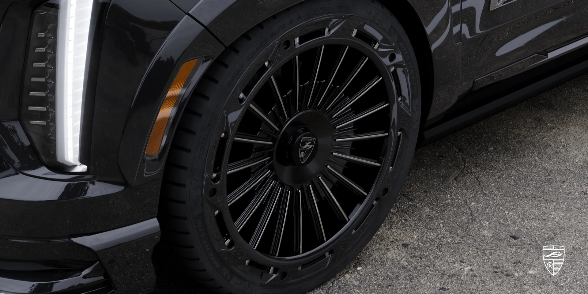 Расширители крыльев и удлинённые арки на Cadillac Escalade V для мускулистого силуэта