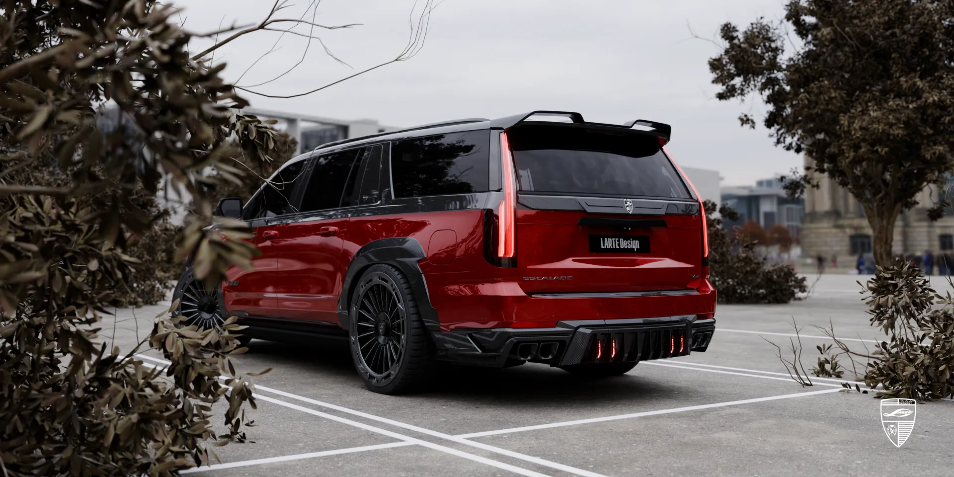 Вид сзади Cadillac Escalade V Facelift с обвесом и спортивным диффузором