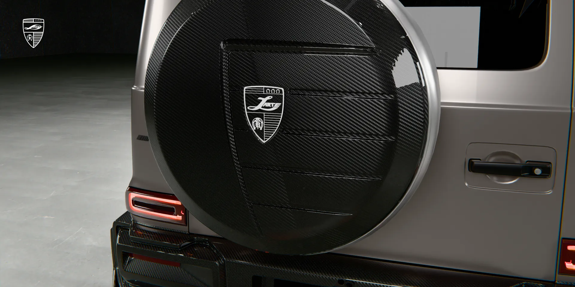 Точки крепления OEM видны на widebody‑ките W463A, крупный план зоны крепления