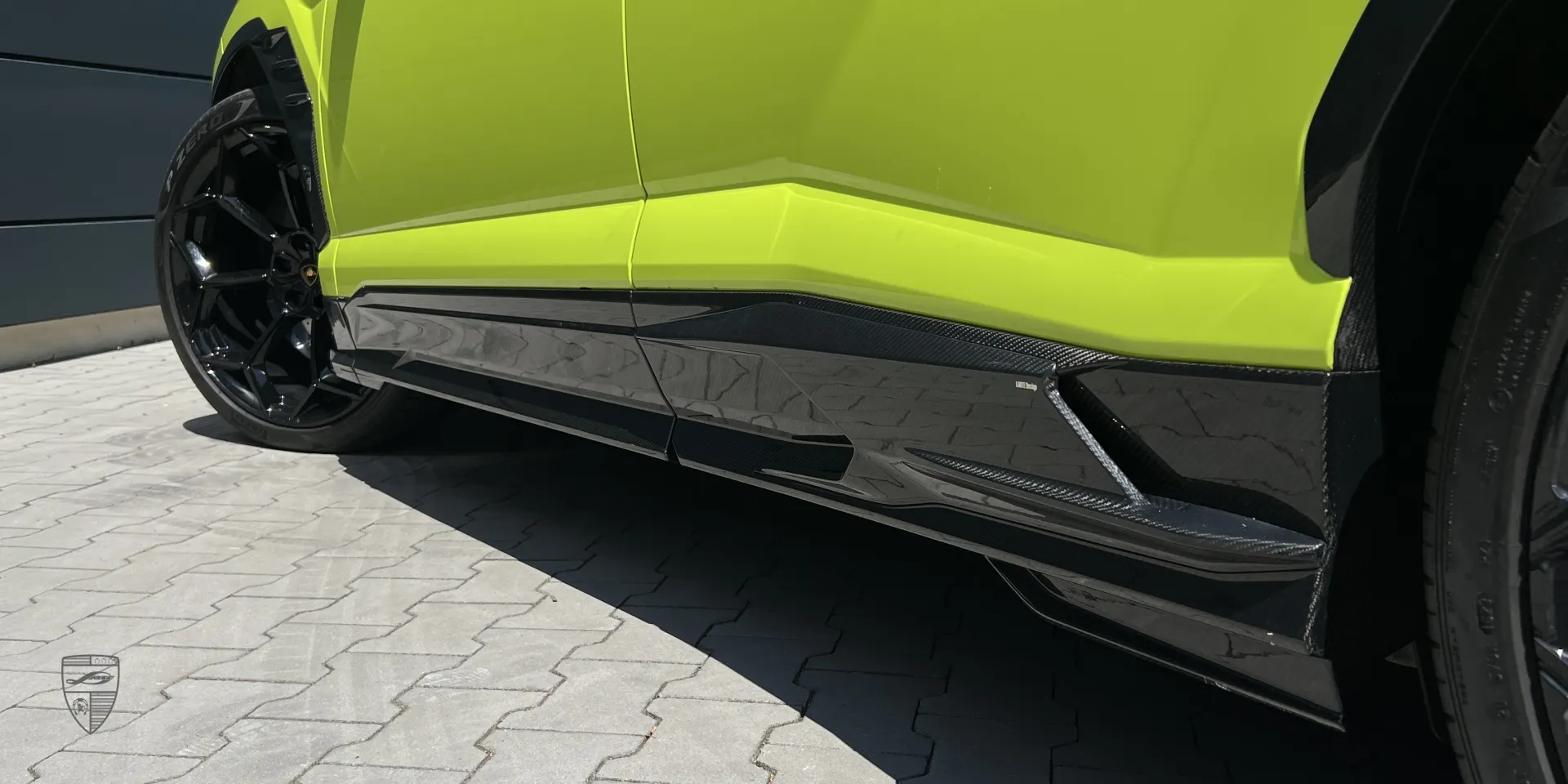 Карбоновые детали для жёлтого Urus Performante: лёгкие элементы и чёткая детализация
