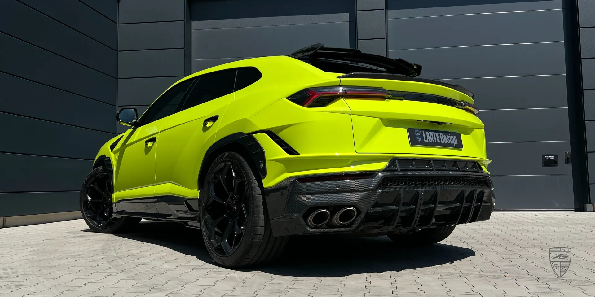 Widebody‑кит для жёлтого Urus Performante: мускулистый силуэт и расширенные колёсные арки