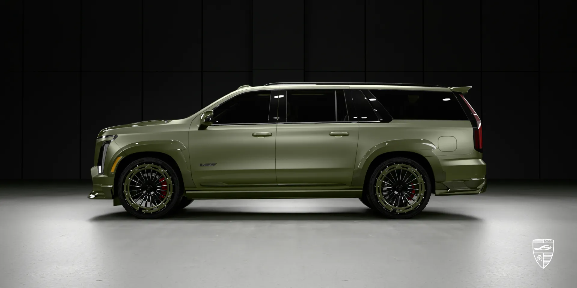 Escalade 2027 в цвете olive green: вид сбоку, подчёркивающий widebody‑обвес и расширенные крылья