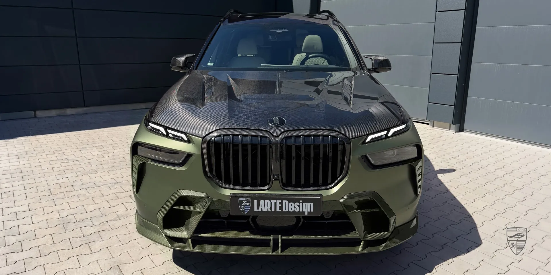 Стайлинг‑пакет для BMW X7: аэродинамические компоненты и выразительный силуэт