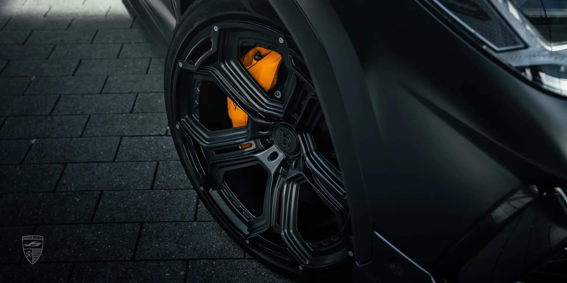 Настроен на индивидуальность: матовый карбоновый обвес на Lamborghini Urus S