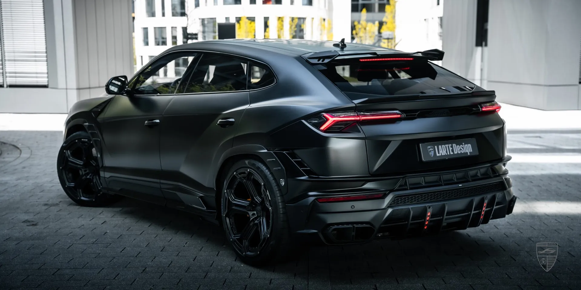 Кастомный widebody‑Urus: матовый карбоновый обвес добавляет эффектную внешность