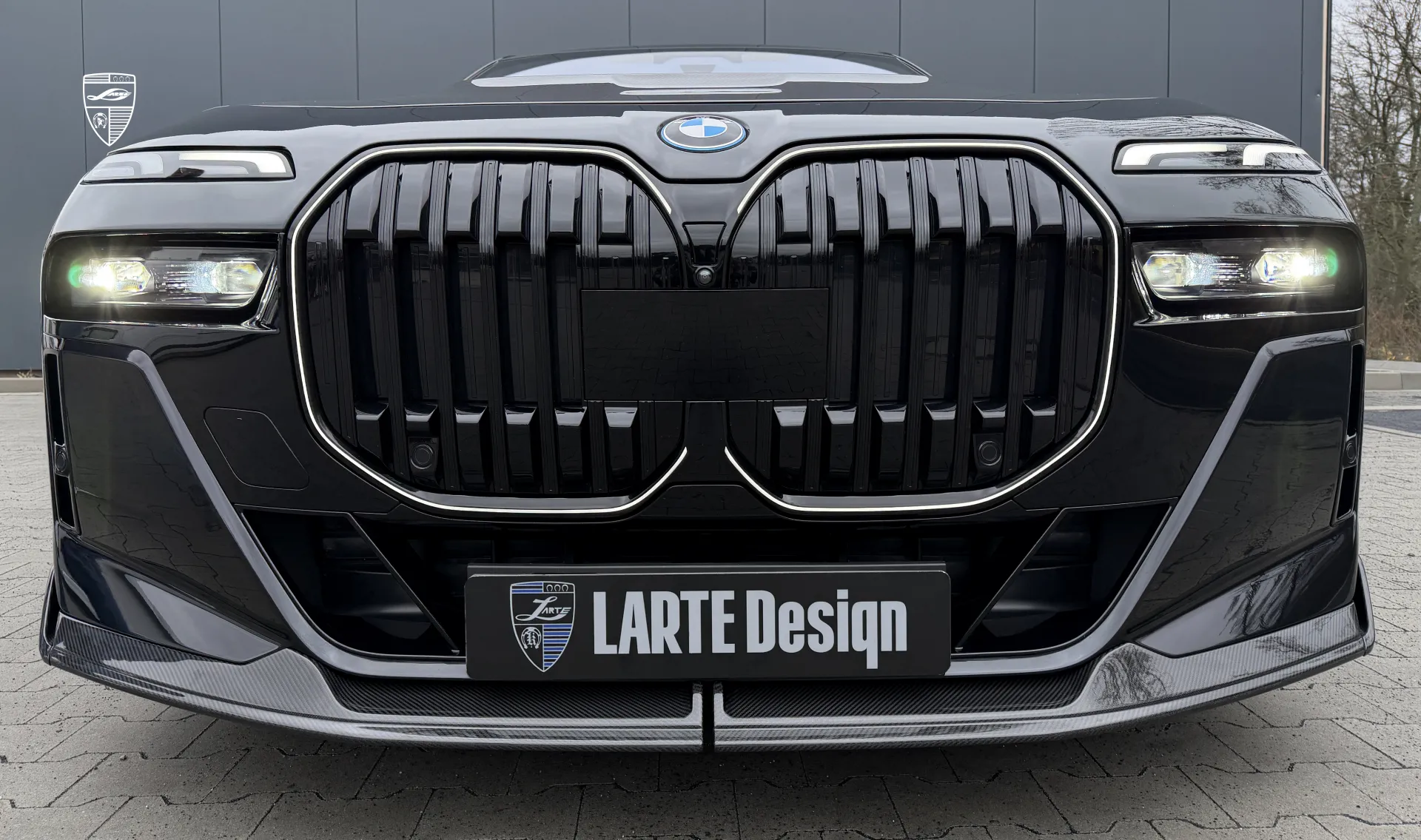 Карбоновый сплиттер в тюнинг-комплекте для BMW 7 Series G70 760i от LARTE Design
