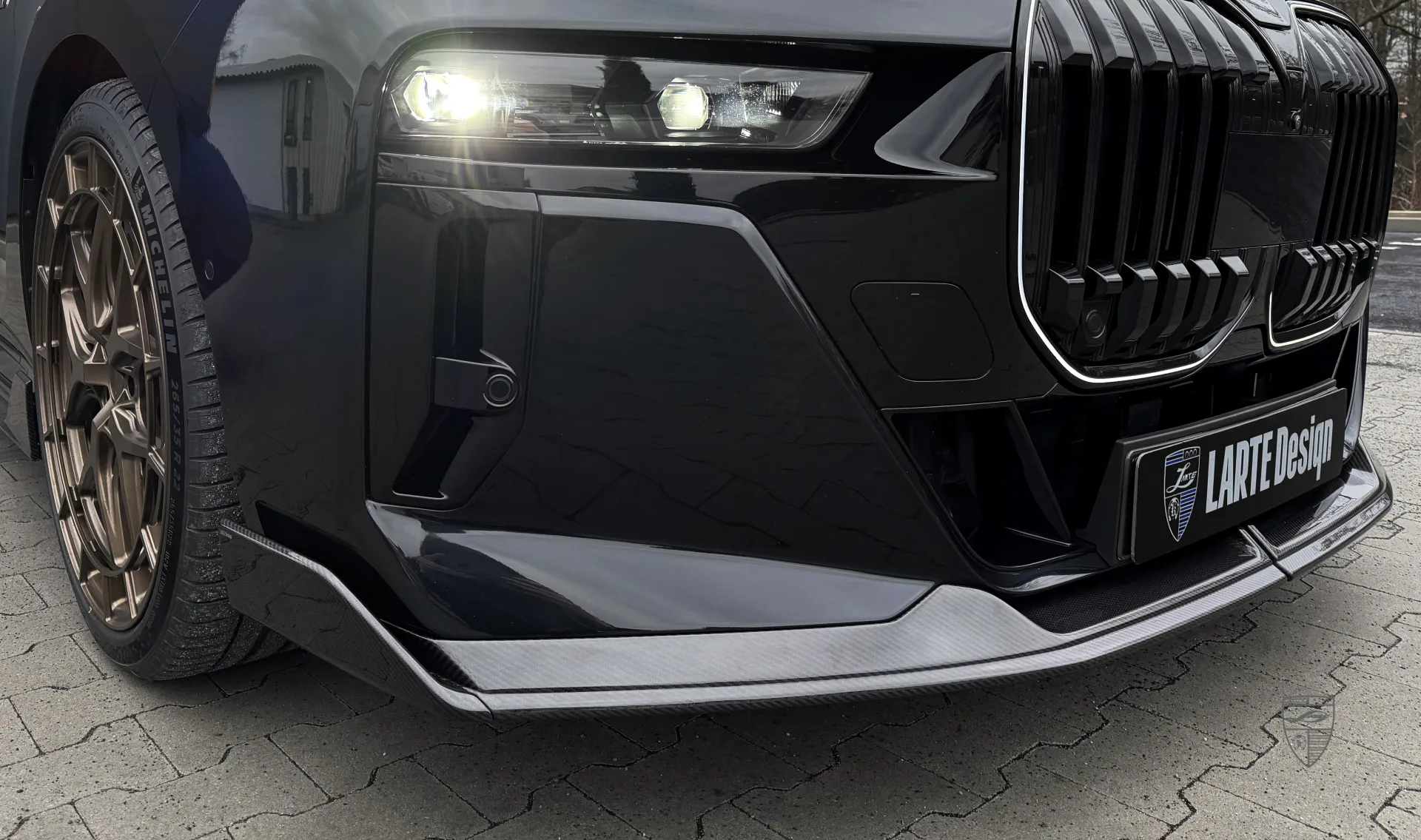 Карбоновый сплиттер в обвесе для BMW 7 Series G70 760i от LARTE Design