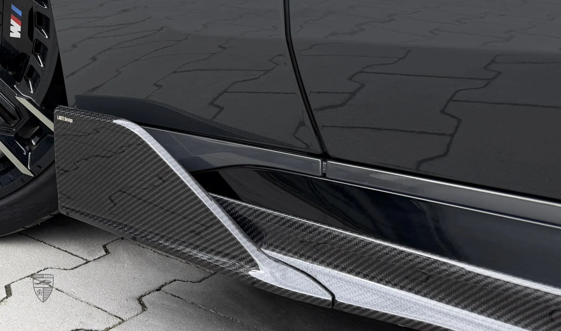 Карбоновые пороги в тюнинг-комплекте для BMW 7 Series G70 760i от LARTE Design