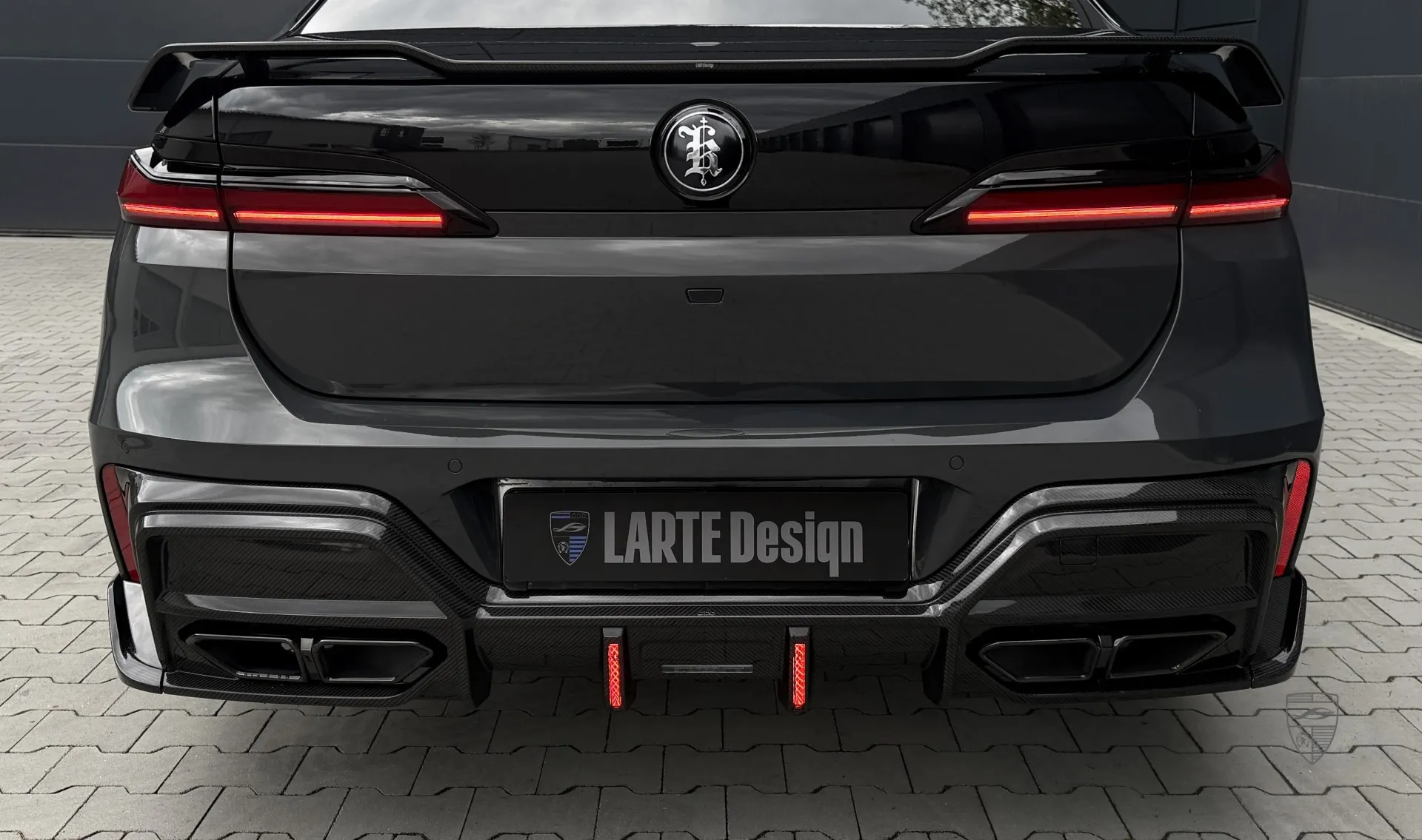 Карбоновый диффузор в обвесе для BMW 7 Series G70 760i от LARTE Design