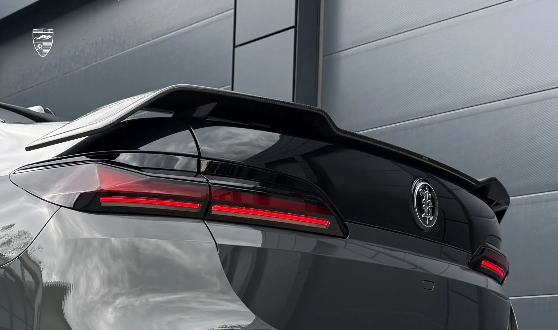 Карбоновый спойлер в обвесе для BMW 7 Series G70 760i от LARTE Design