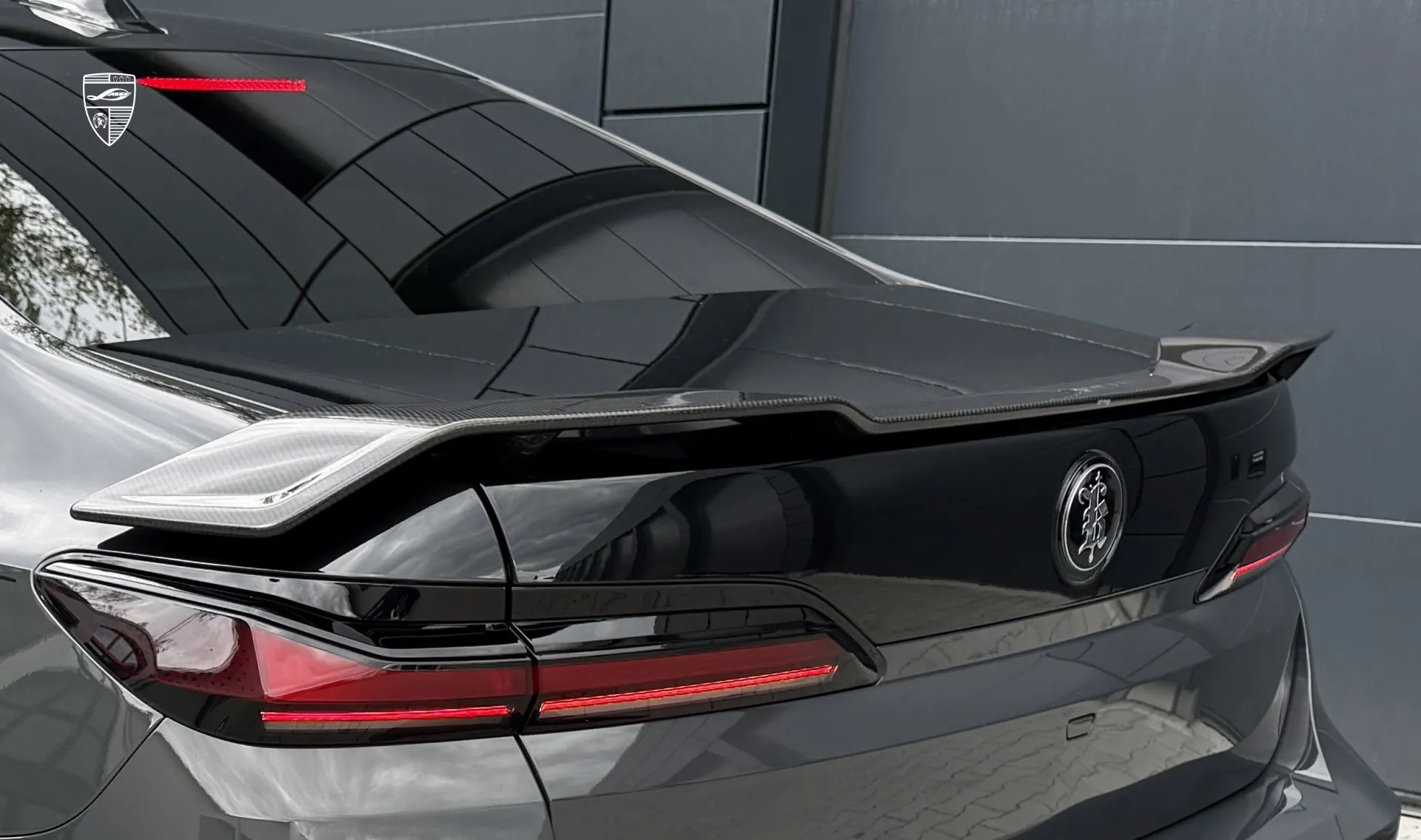 Карбоновый спойлер для авто класса люкс BMW 7 Series G70 760i от LARTE Design