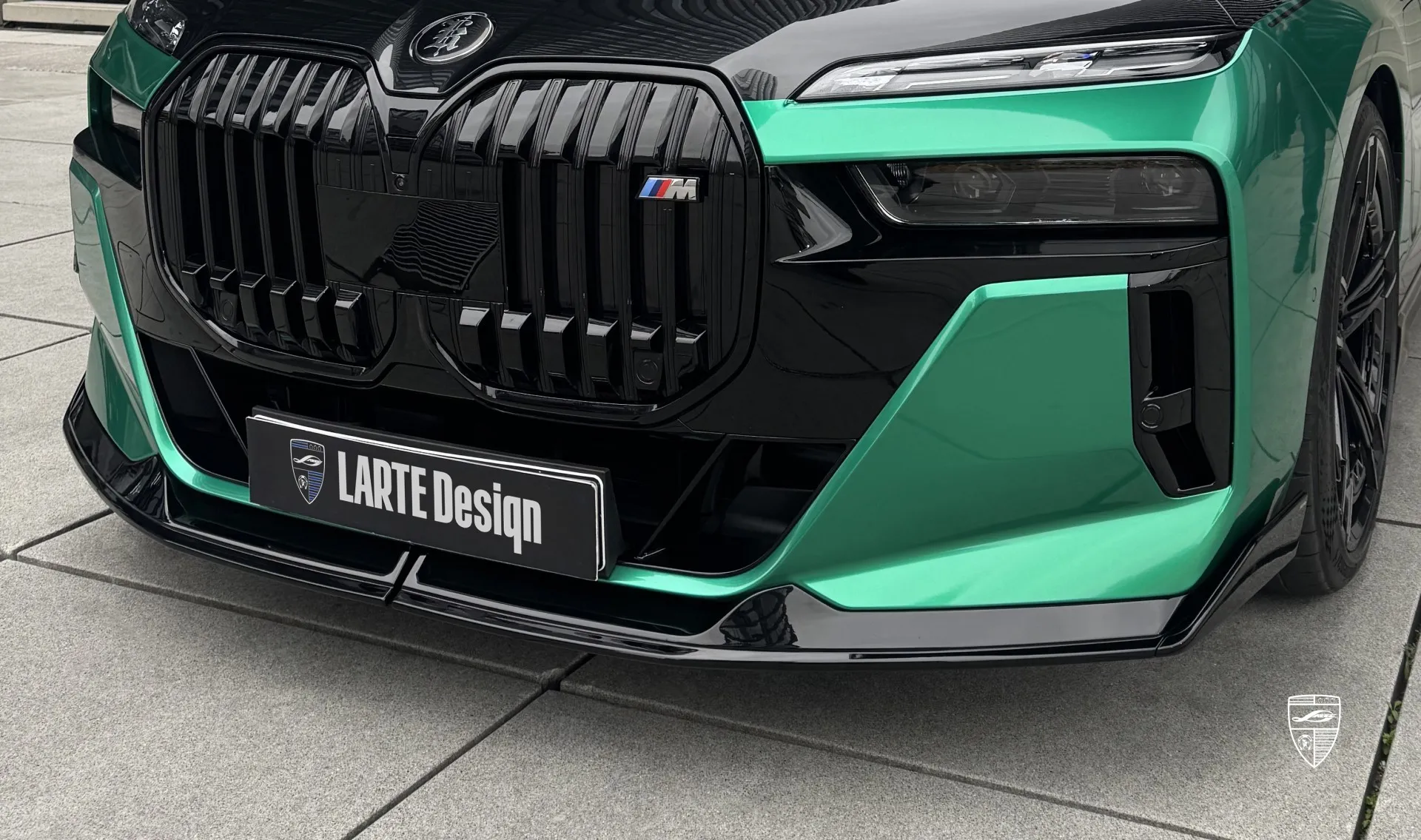 Накладка переднего бампера для авто класса люкс BMW 7 Series G70 760i от LARTE Design