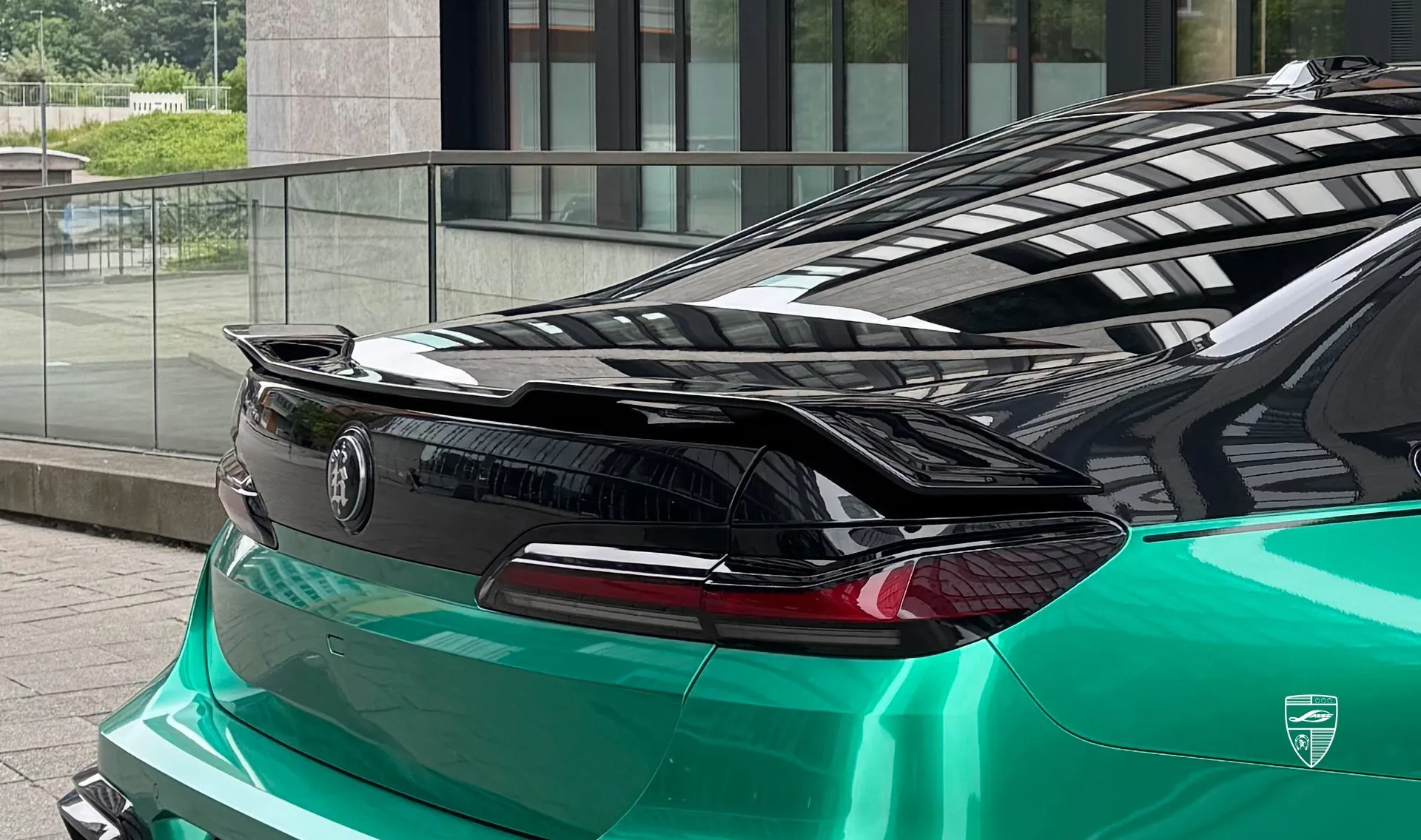 Спойлер для семейного авто BMW 7 Series G70 760i от LARTE Design