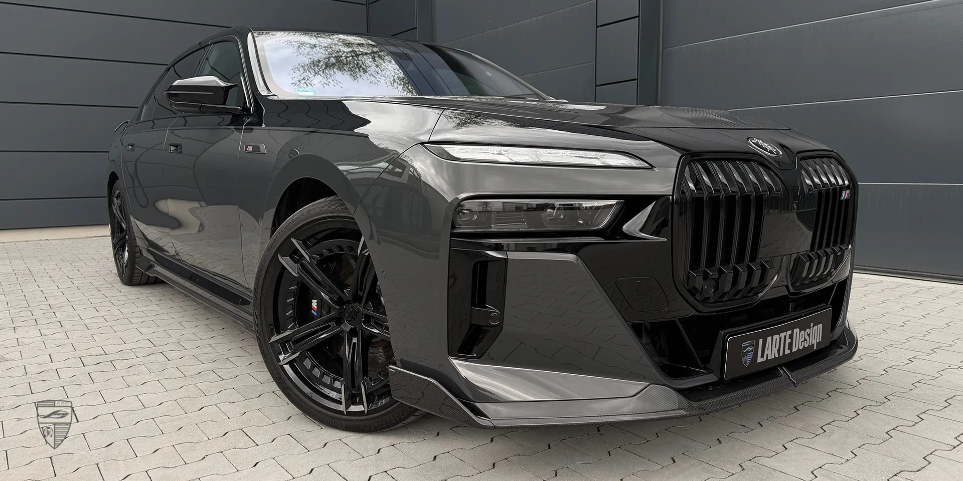Аэродинамический пакет BMW 7 Series с капотом, сплиттером, боковыми юбками и диффузором