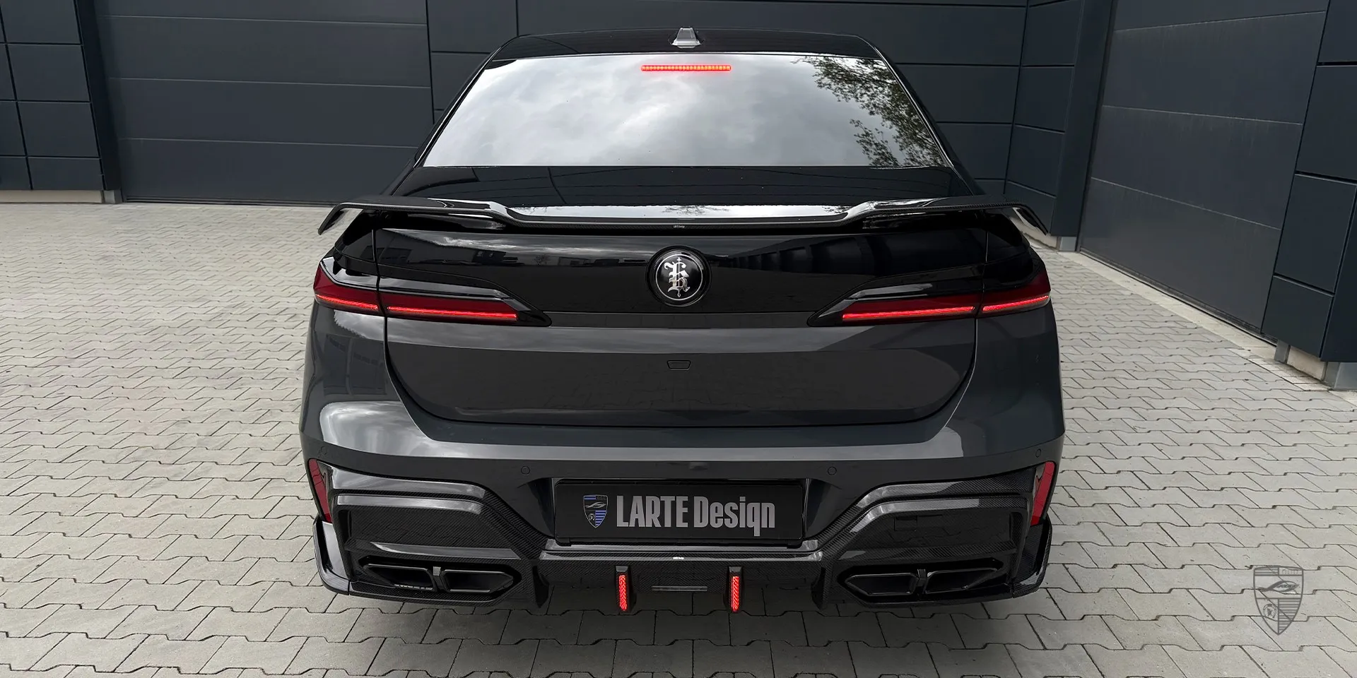 Лёгкие аэродинамические детали для BMW 7 Series: улучшенная аэродинамика без потери жёсткости
