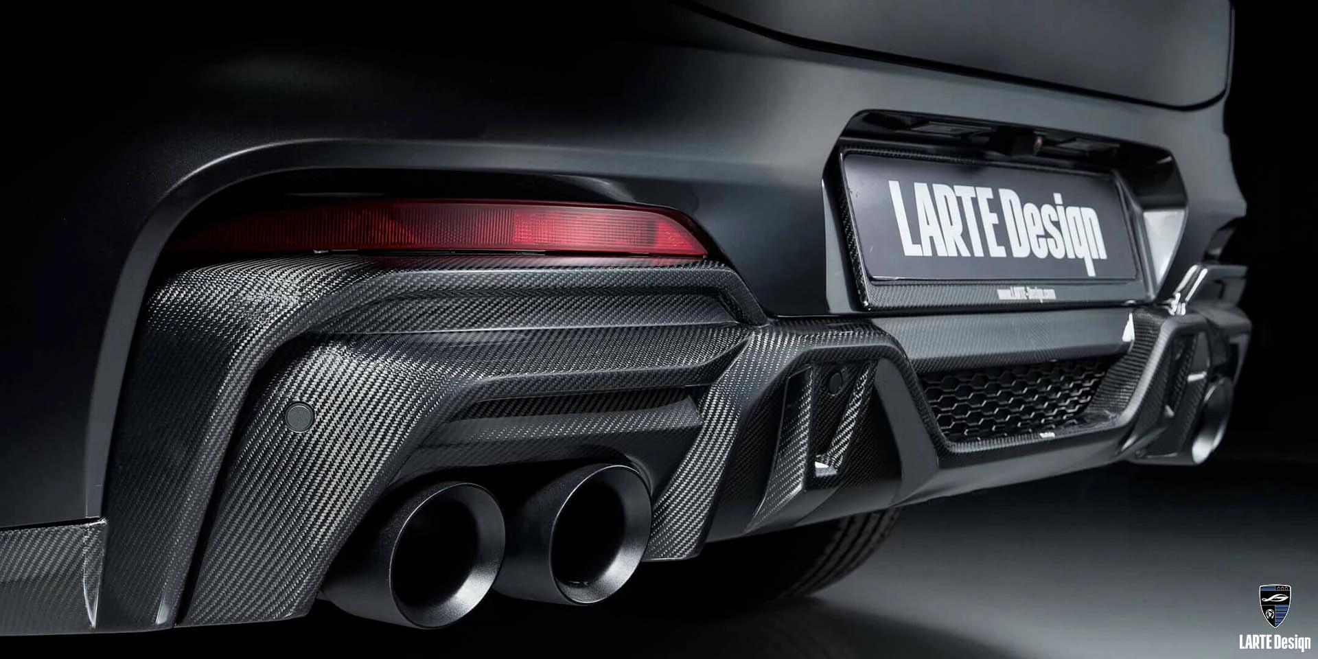 Закажите новый диффузор заднего бампера из углеродного волокна и наконечники выхлопных газов для BMW X4 G02 Сarbon Black Metallic 2023