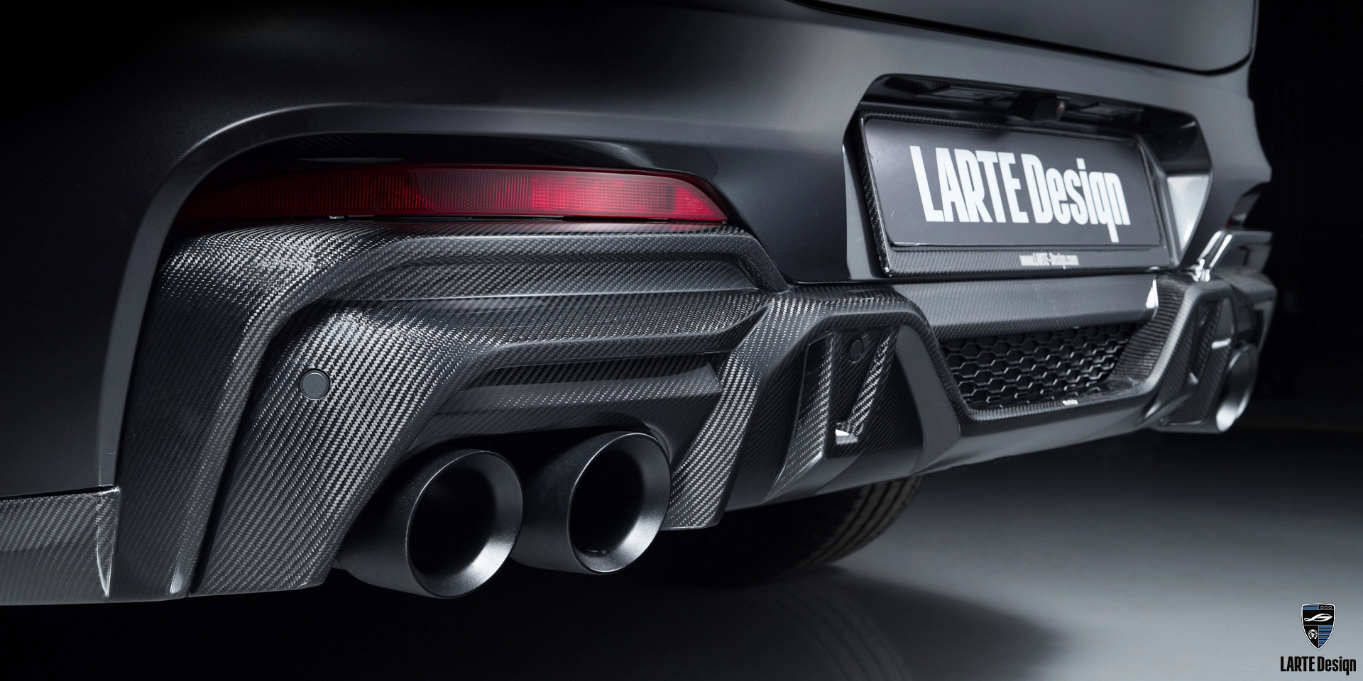 Заказать новые карбоновые насадки на глушитель для BMW X4 G02 Сarbon Black Metallic 2023