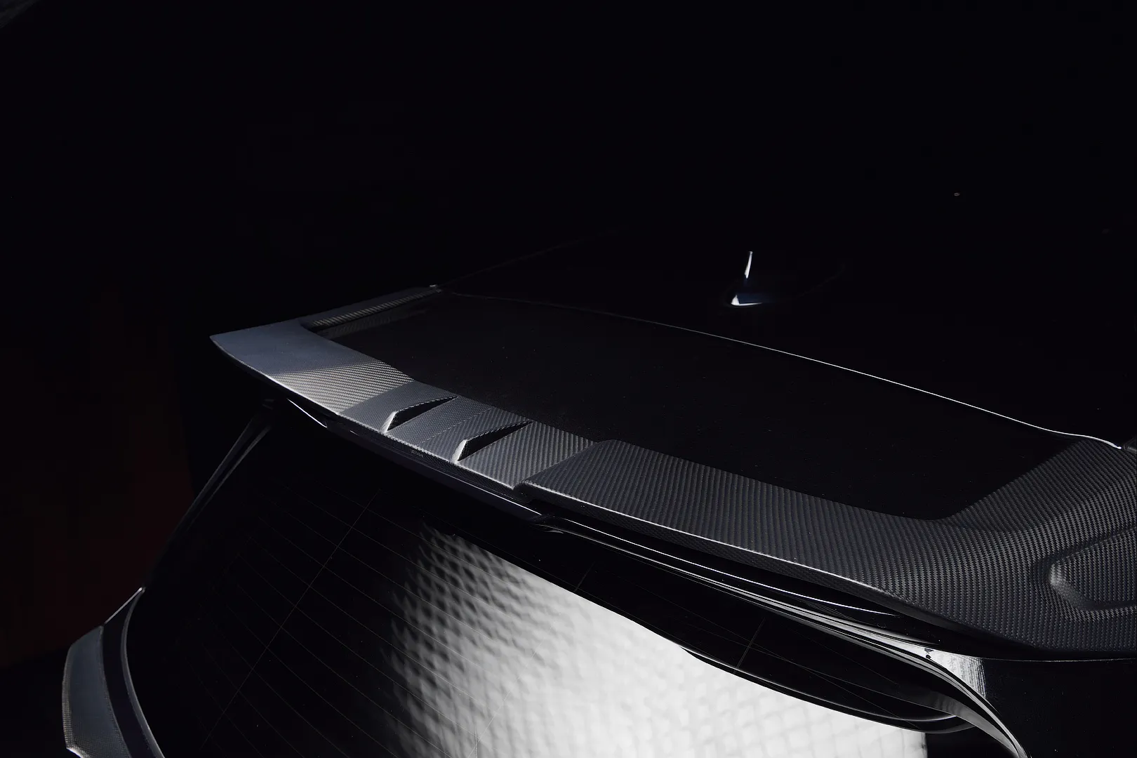 Карбоновый верхний спойлер для BMW X5 G05 LCI Facelift с 2023 года выпуска