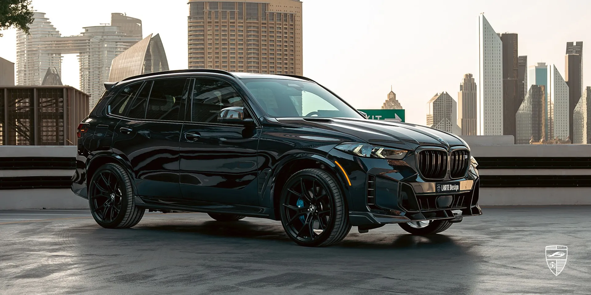 Спортивный обвес BMW X5 LCI в духе автоспорта: лаконичные детали и заниженный профиль