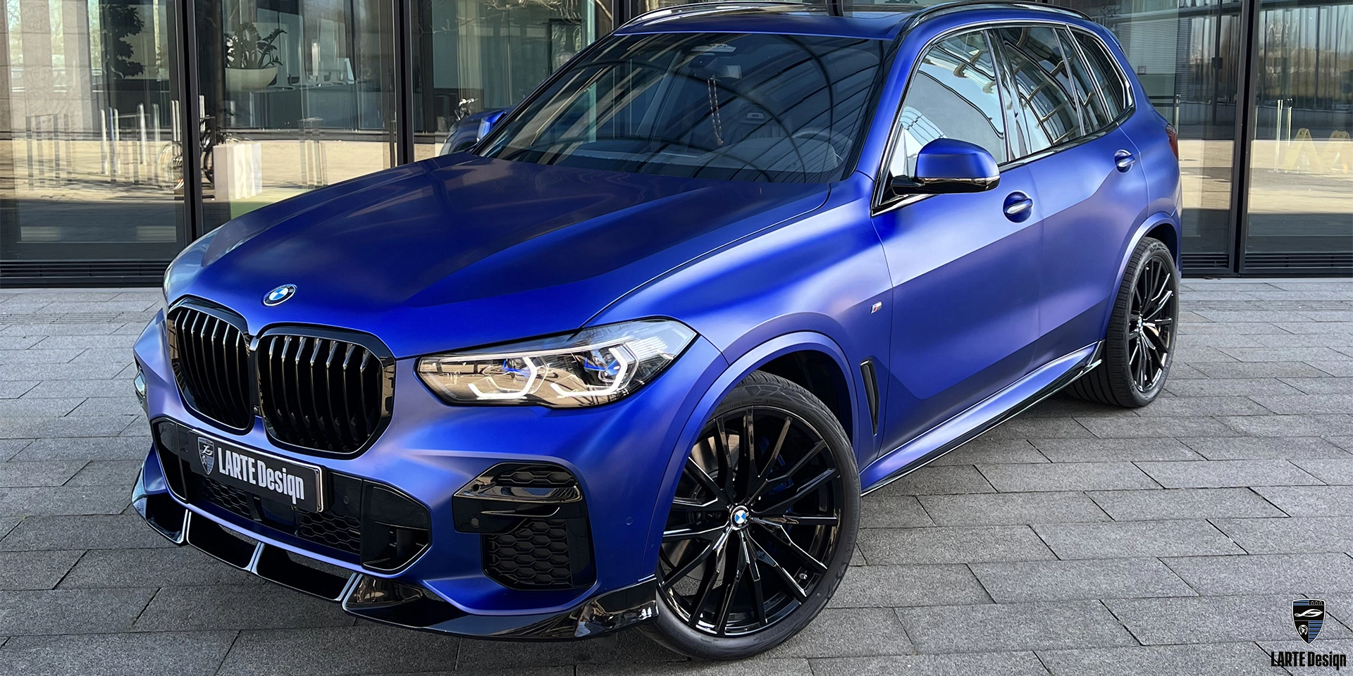 Установка индивидуального тюнинга кузова для BMW X5 M sport G05 Phytonic Blue Metallic 2020
