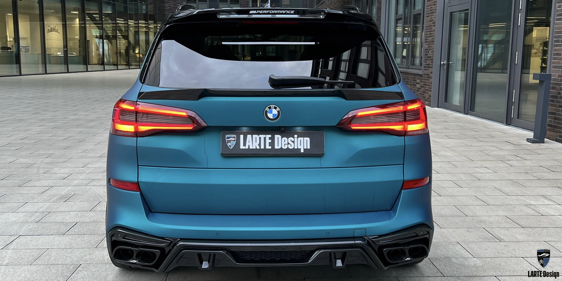 Приобретите новый аэродинамический комплект из углеродного волокна для BMW X5 M sport G05 в упаковке