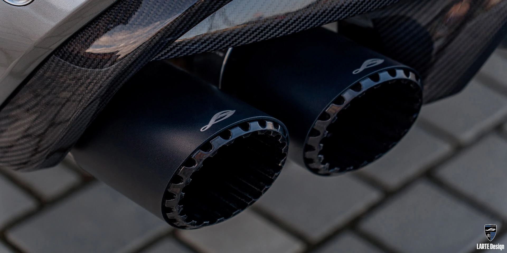 Купить удлинители выхлопных труб из углеродного волокна для LARTE Performance BMW X5M Competition F95 Dravit Grey Metallic 