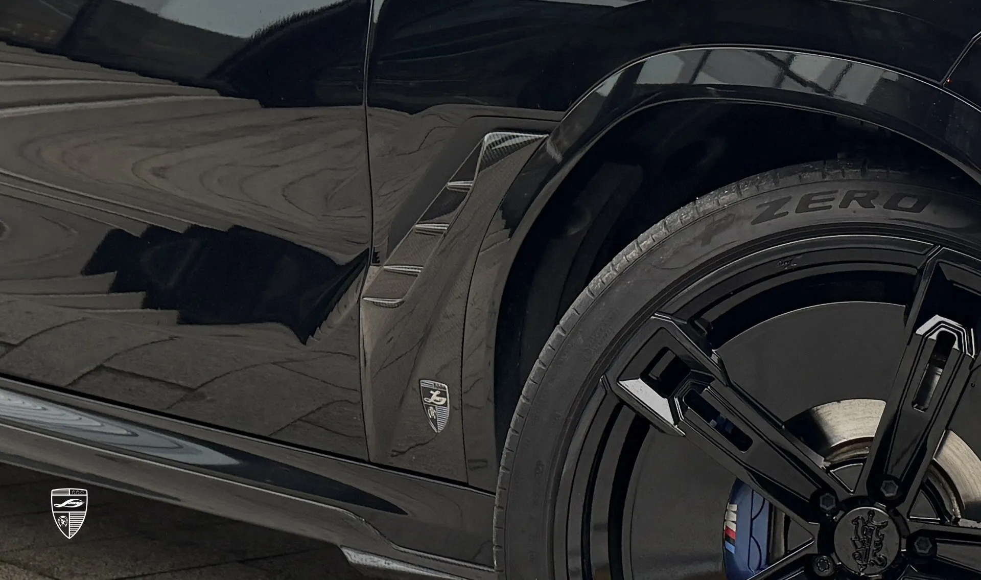 Карбоновые накладки на крыло для авто класса люкс BMW X6 G06 LCI III Facelift от LARTE Design