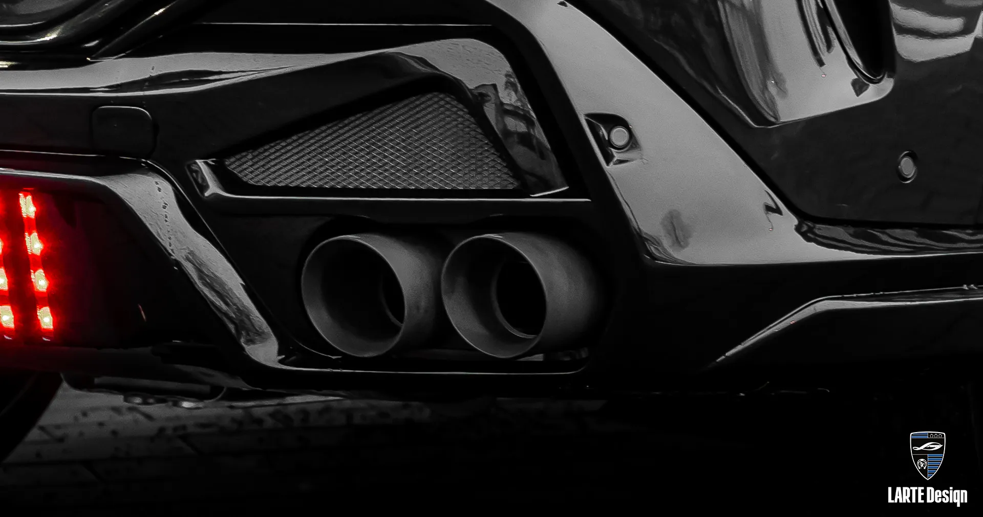 Кастомные карбоновые насадки на глушитель для BMW X6 G06 LCI Facelift 2023