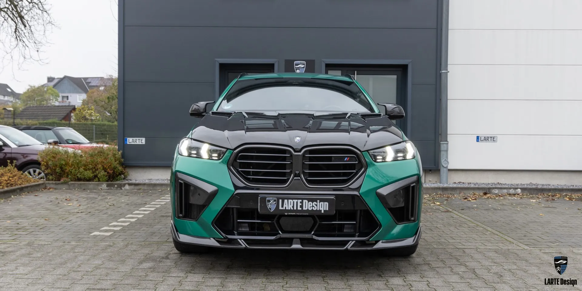 BMW X6M 2025 в обвесе — выразительный силуэт премиального внедорожника