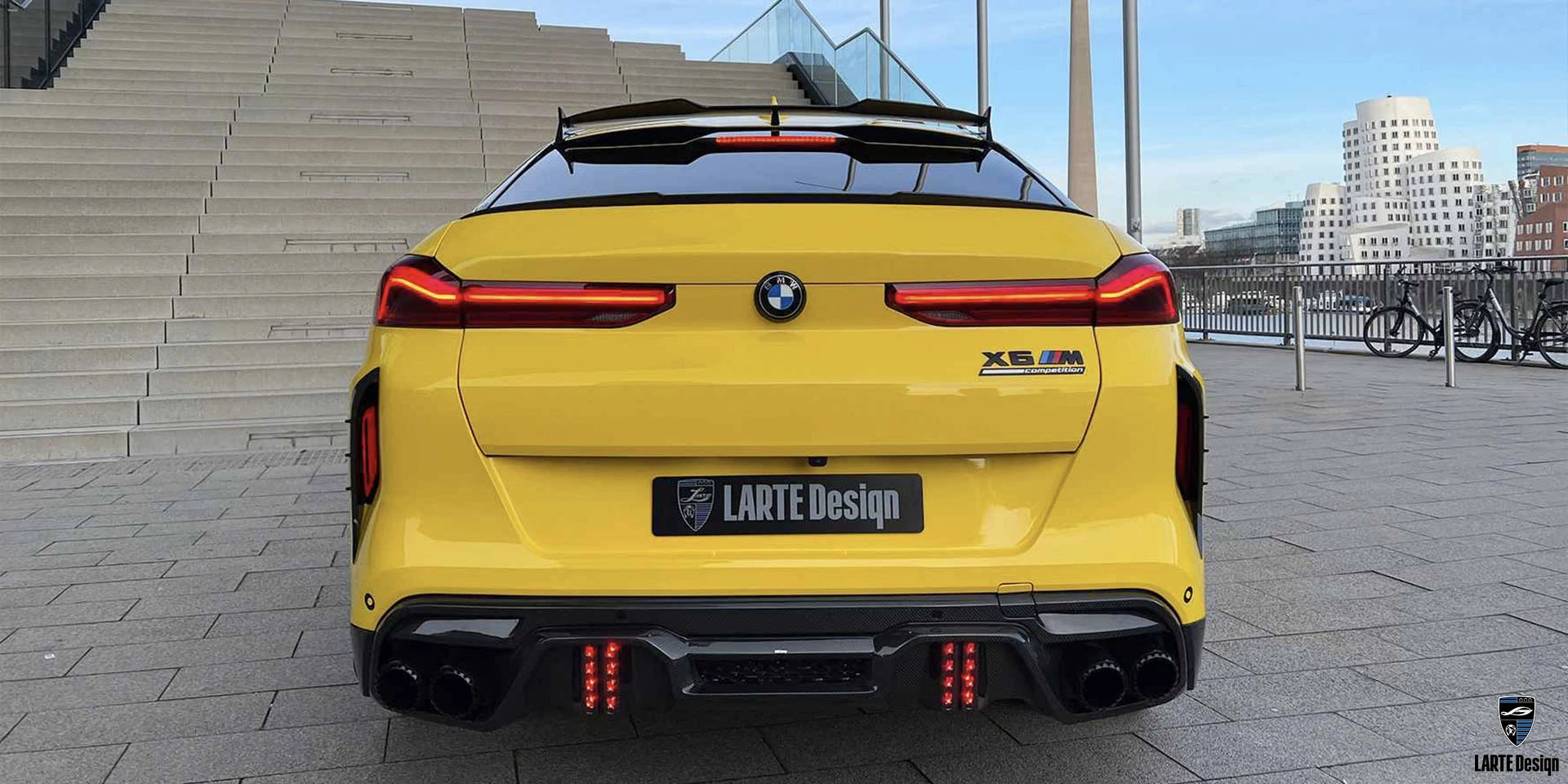Закажите задний диффузор со стоп-сигналом для BMW X6 M Competition F96 LARTE Performance в желтом цвете