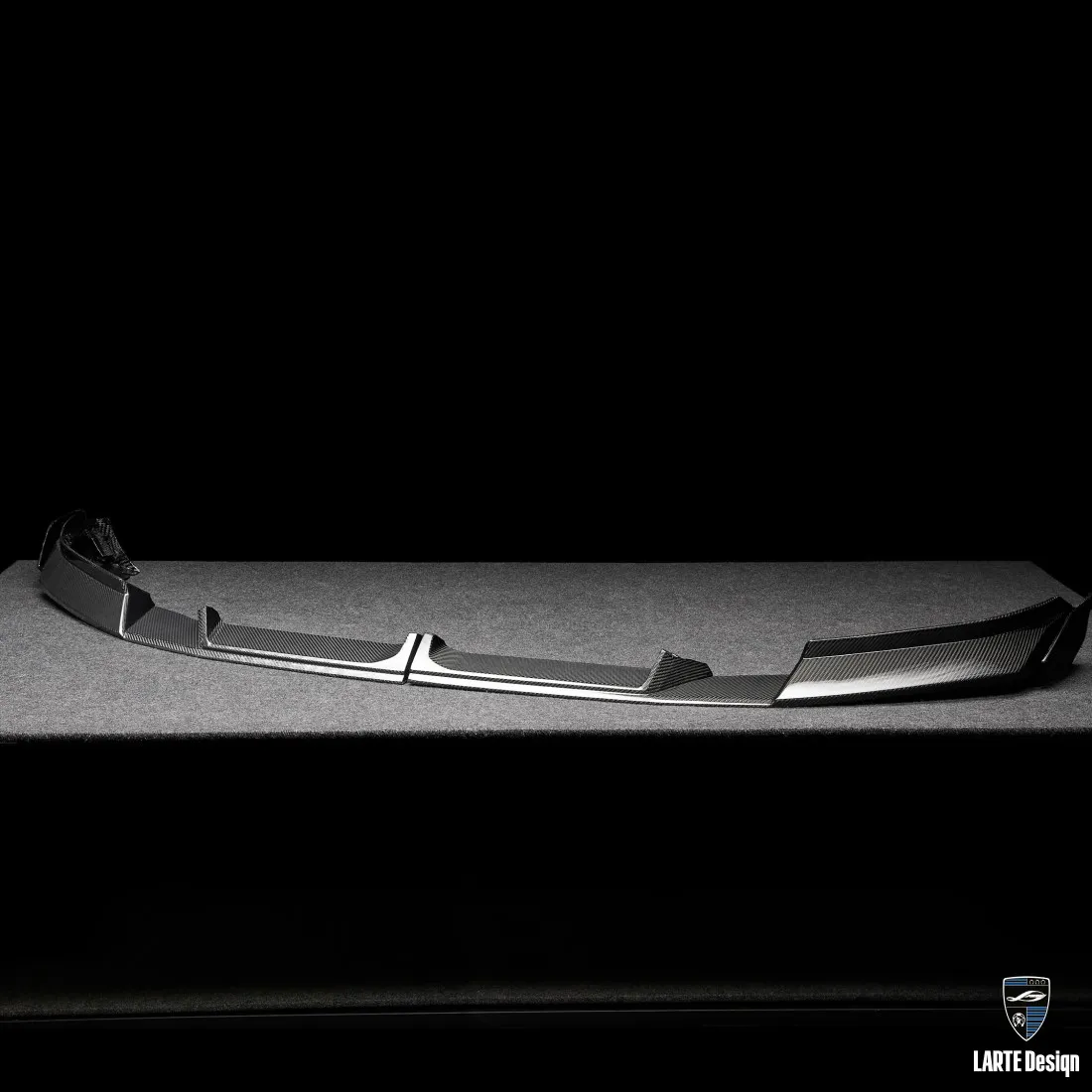 Карбоновая передняя губа для BMW XM: люксовый обвес от Larte Design