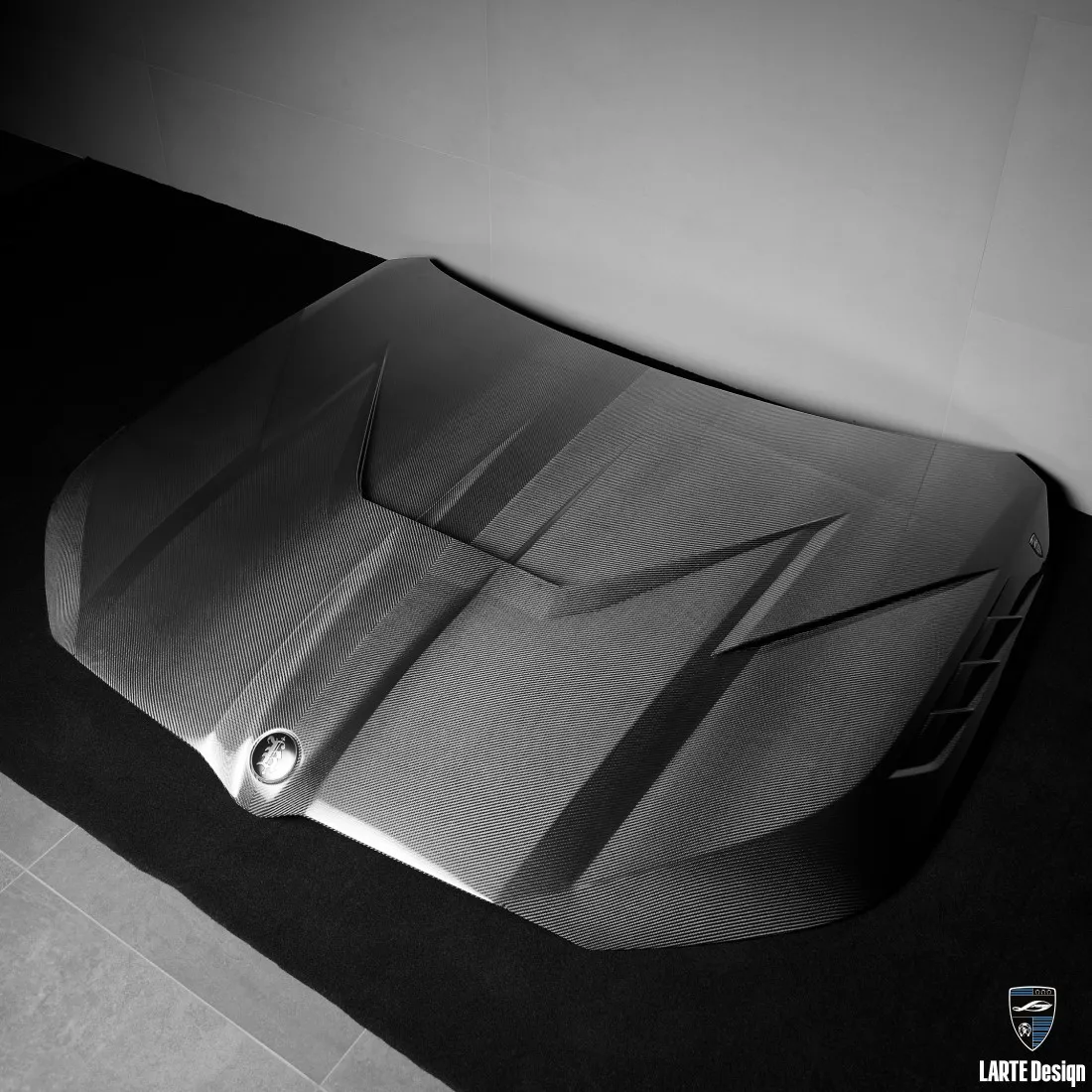 Карбоновый капот для BMW XM: люксовый апгрейд от Larte Design