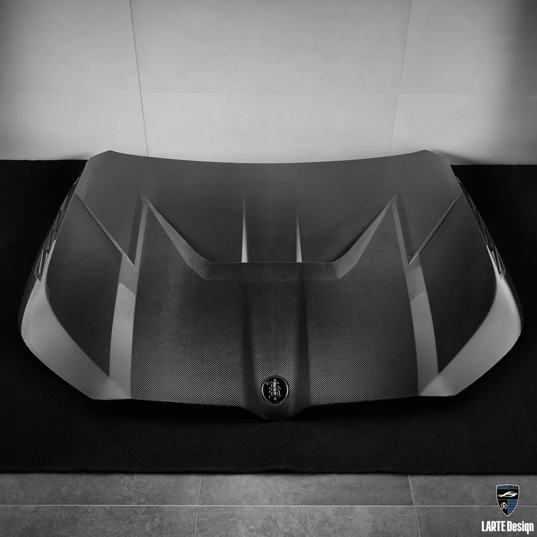Карбоновый капот для BMW XM: люксовое обновление внедорожника