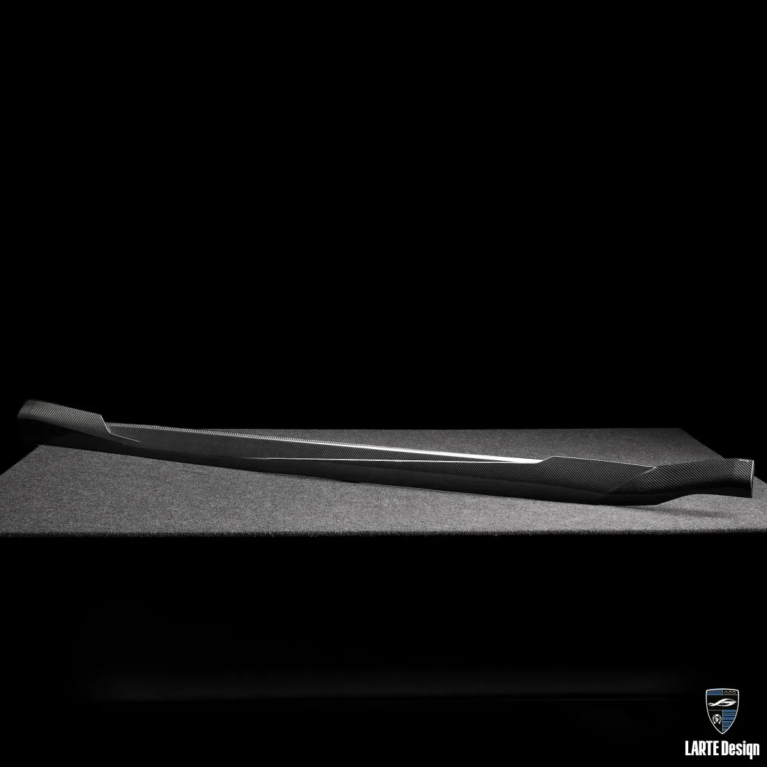 Накладки на пороги для BMW XM G09, улучшенные для более агрессивного внешнего вида