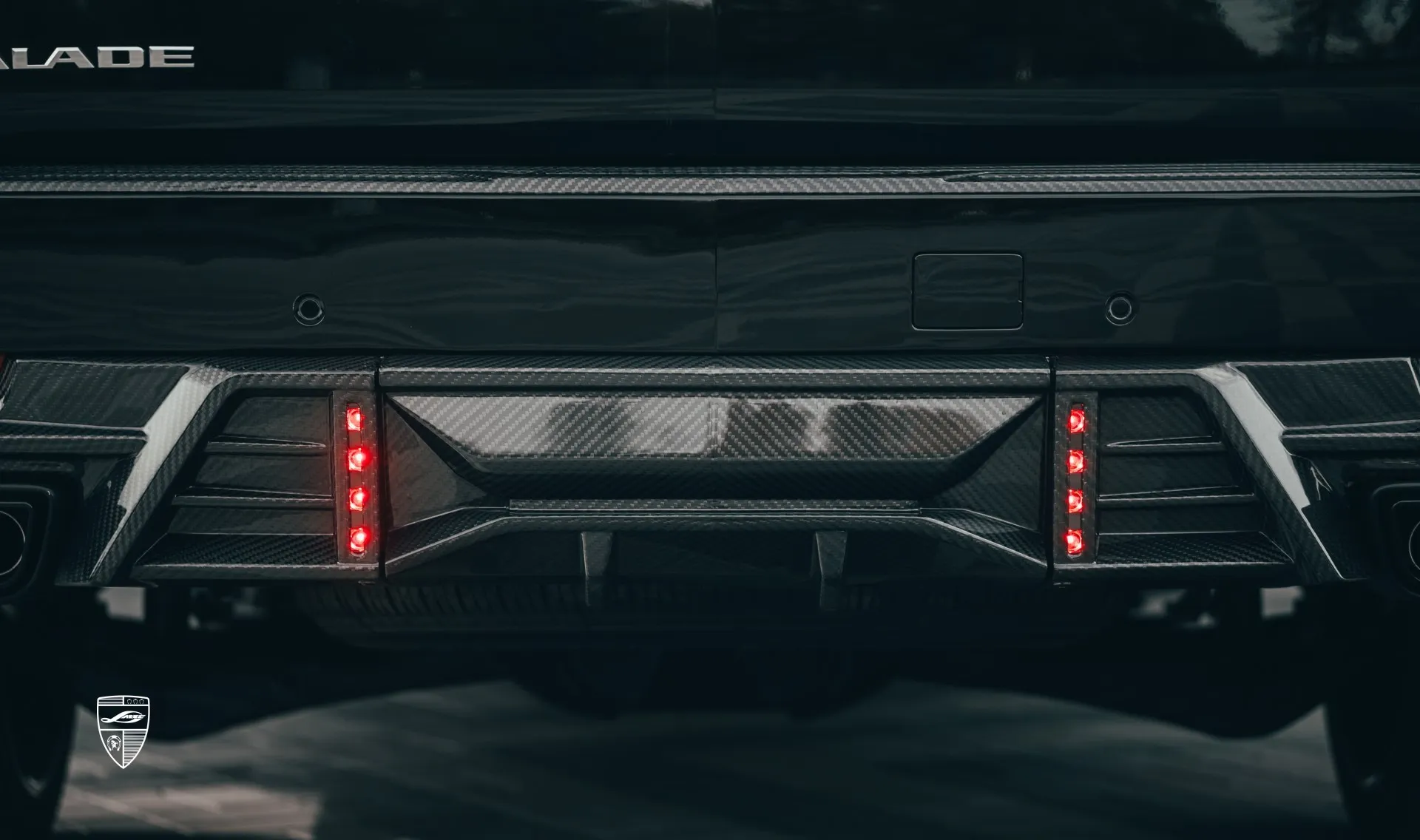 Дополнительные стоп-сигналы в тюнинг-комплекте для Cadillac Escalade 600 от LARTE Design