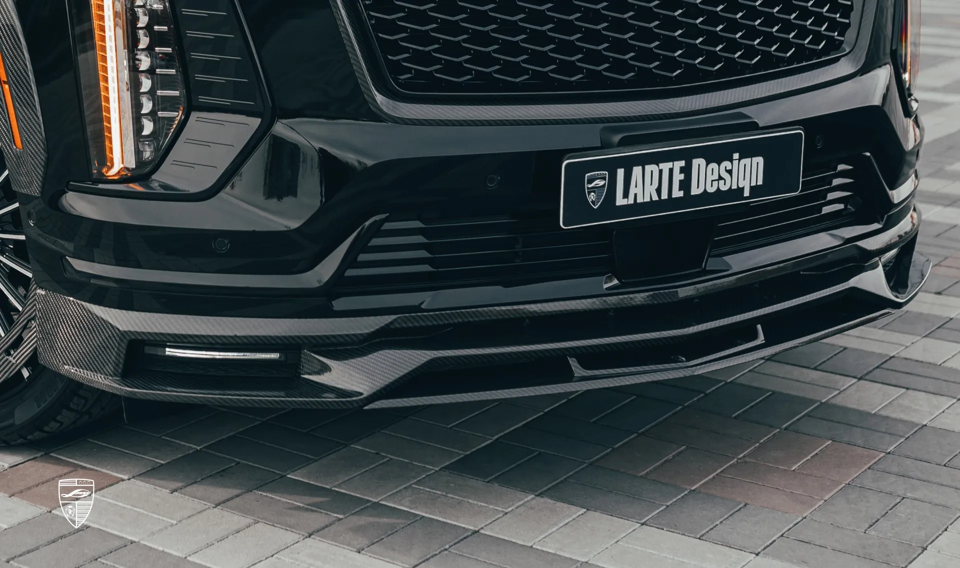 Обновление переднего бампера в тюнинг-комплекте для Cadillac Escalade 600 от LARTE Design