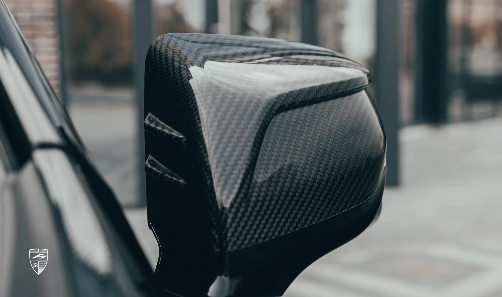 Обновление корпусов зеркал в карбоне для авто класса люкс Cadillac Escalade 600 от LARTE Design