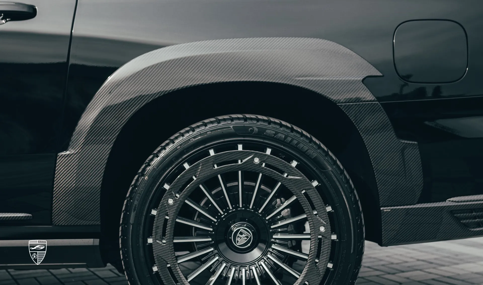 Задние арки крыльев в карбоне для SUV Cadillac Escalade 600 от LARTE Design