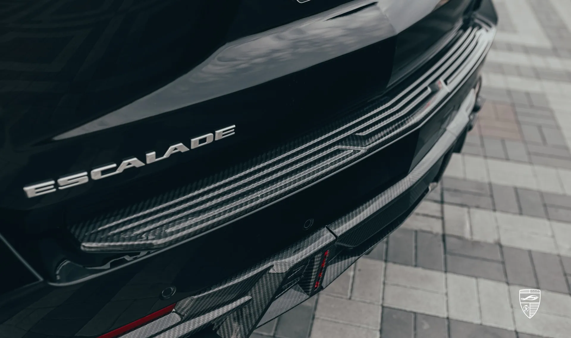 Обновление заднего бампера для SUV Cadillac Escalade 600 от LARTE Design