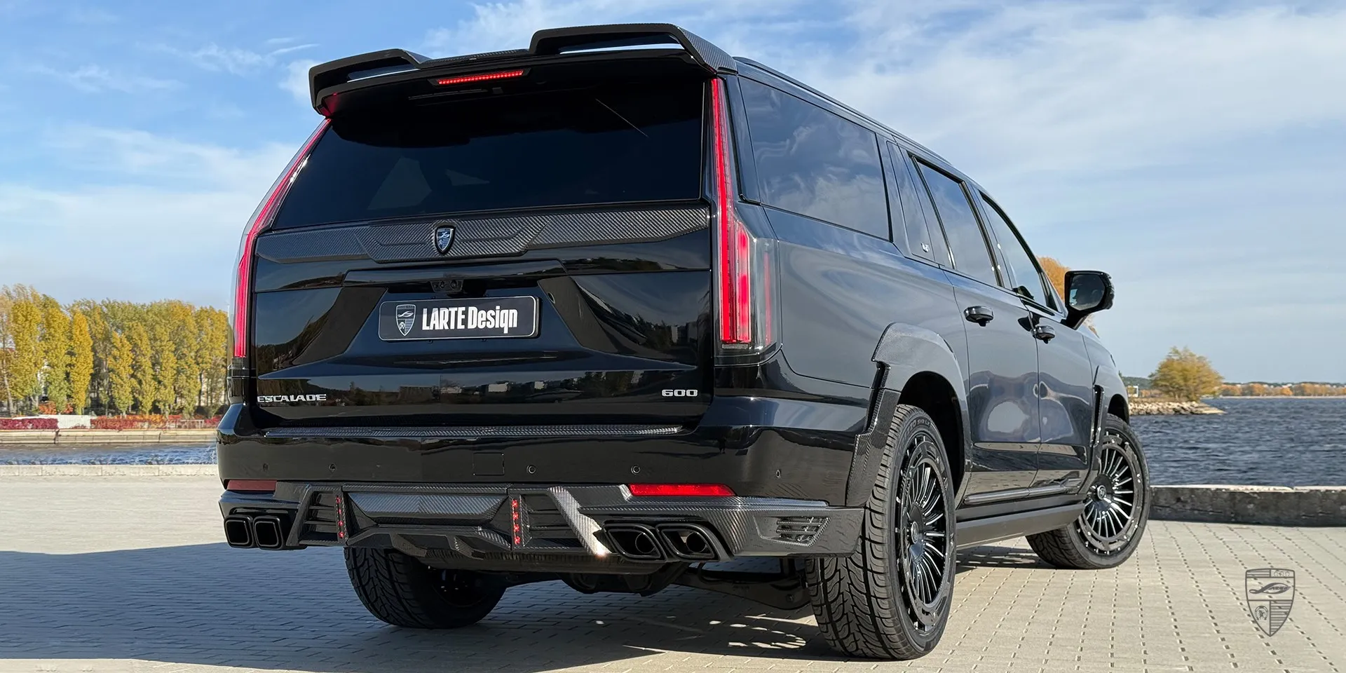 Escalade 600 с рестайлингом ESTHETE и широким кузовом в стиле роскошного SUV