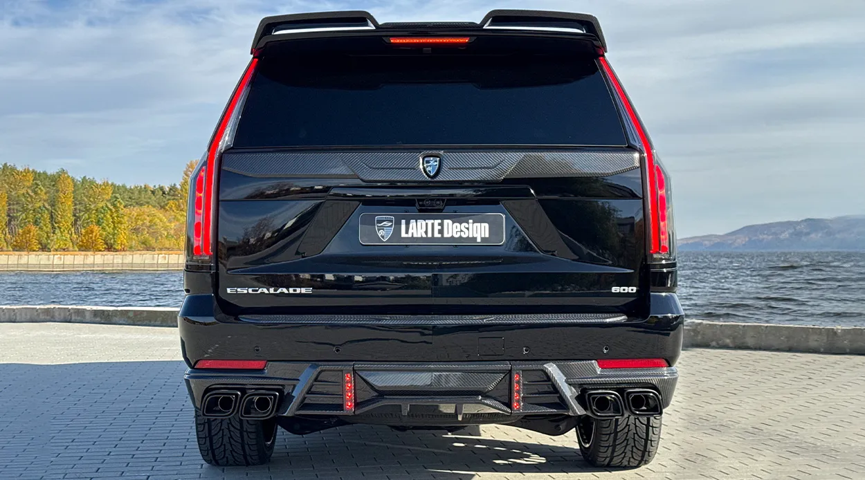 Задний профиль Cadillac Escalade 600 с кастомным тюнингом