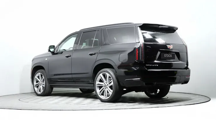 Задний профиль под углом Cadillac Escalade 600 с кастомным тюнингом