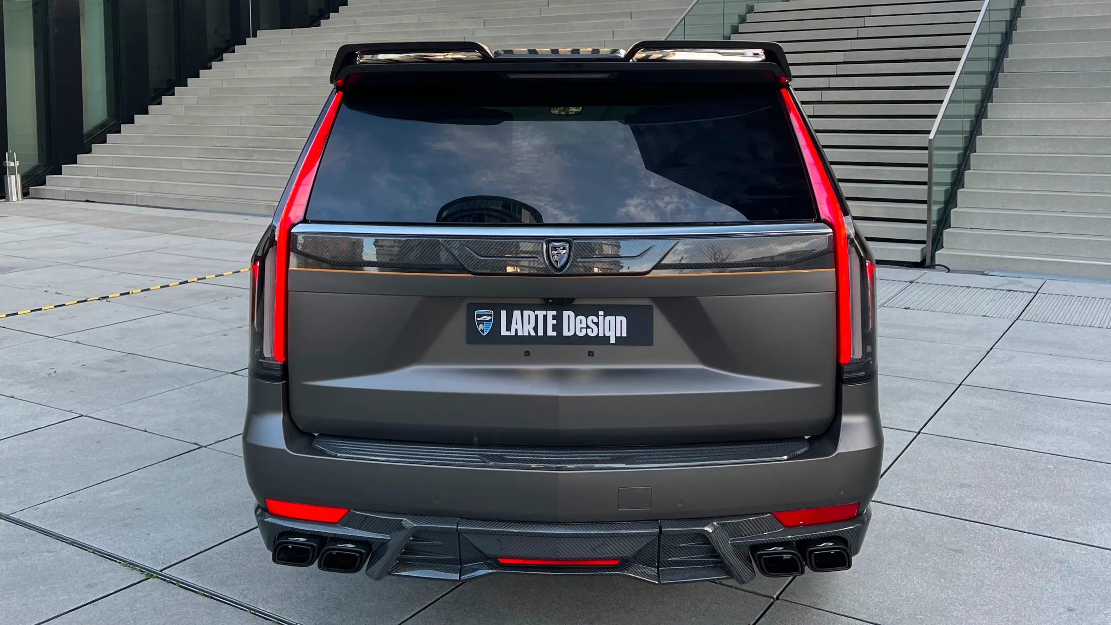Задний профиль CADILLAC ESCALADE GMT 1XX 2020 - 2024 с кастомным тюнингом