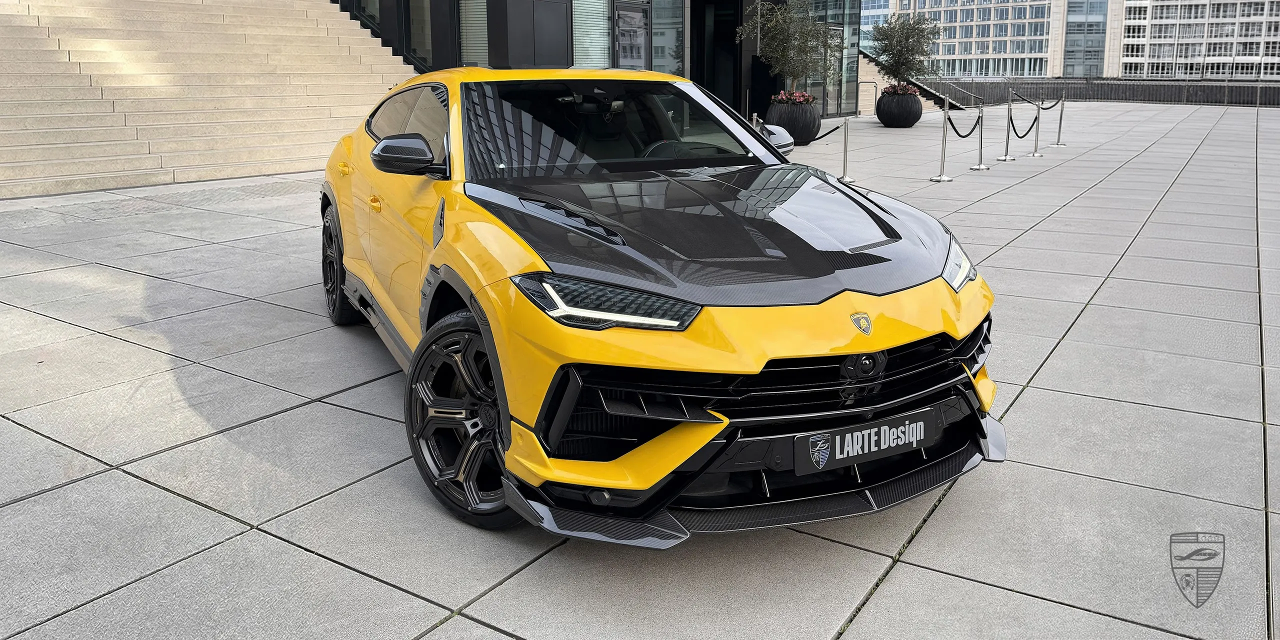 Lamborghini Urus Performante жёлтого цвета с карбоновым обвесом от Larte Design