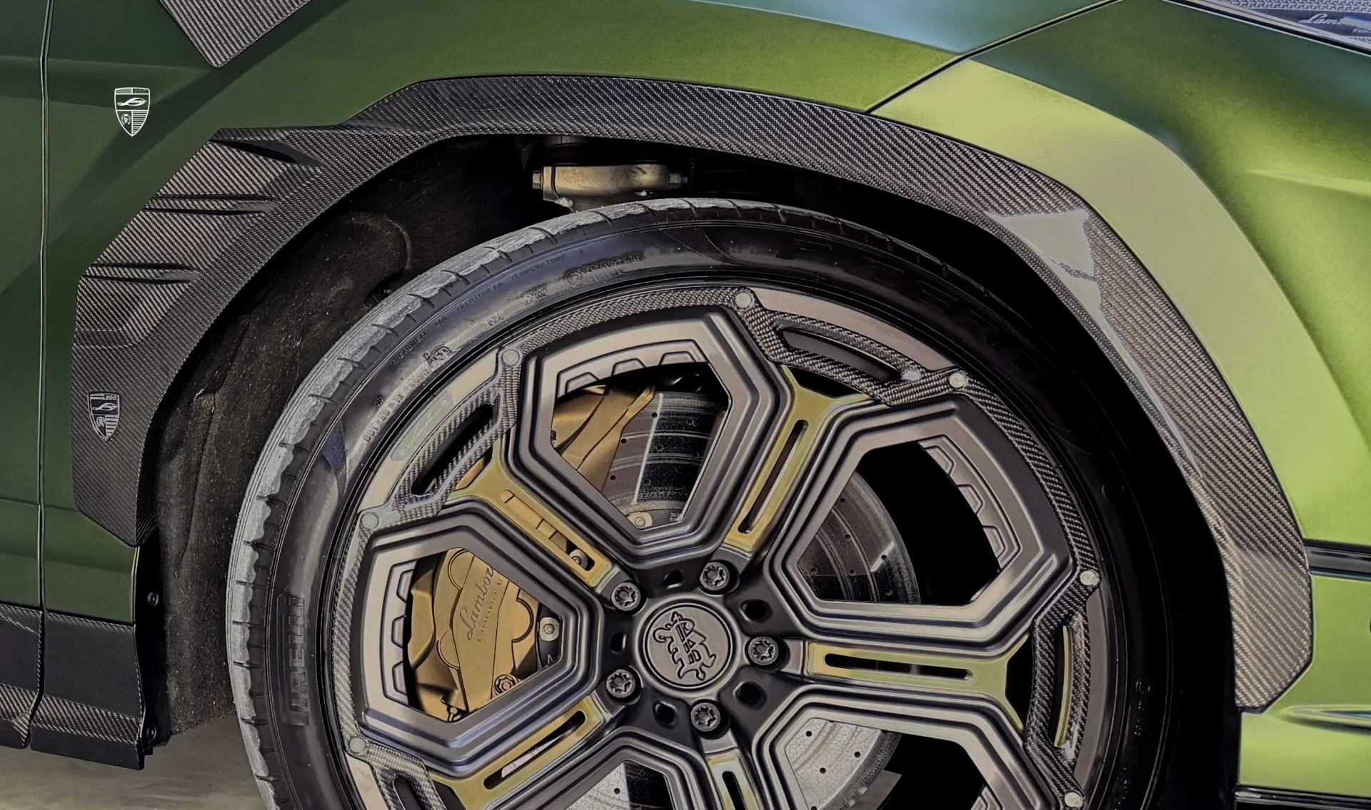 Расширители передних арок для SUV Lamborghini URUS Performante от LARTE Design