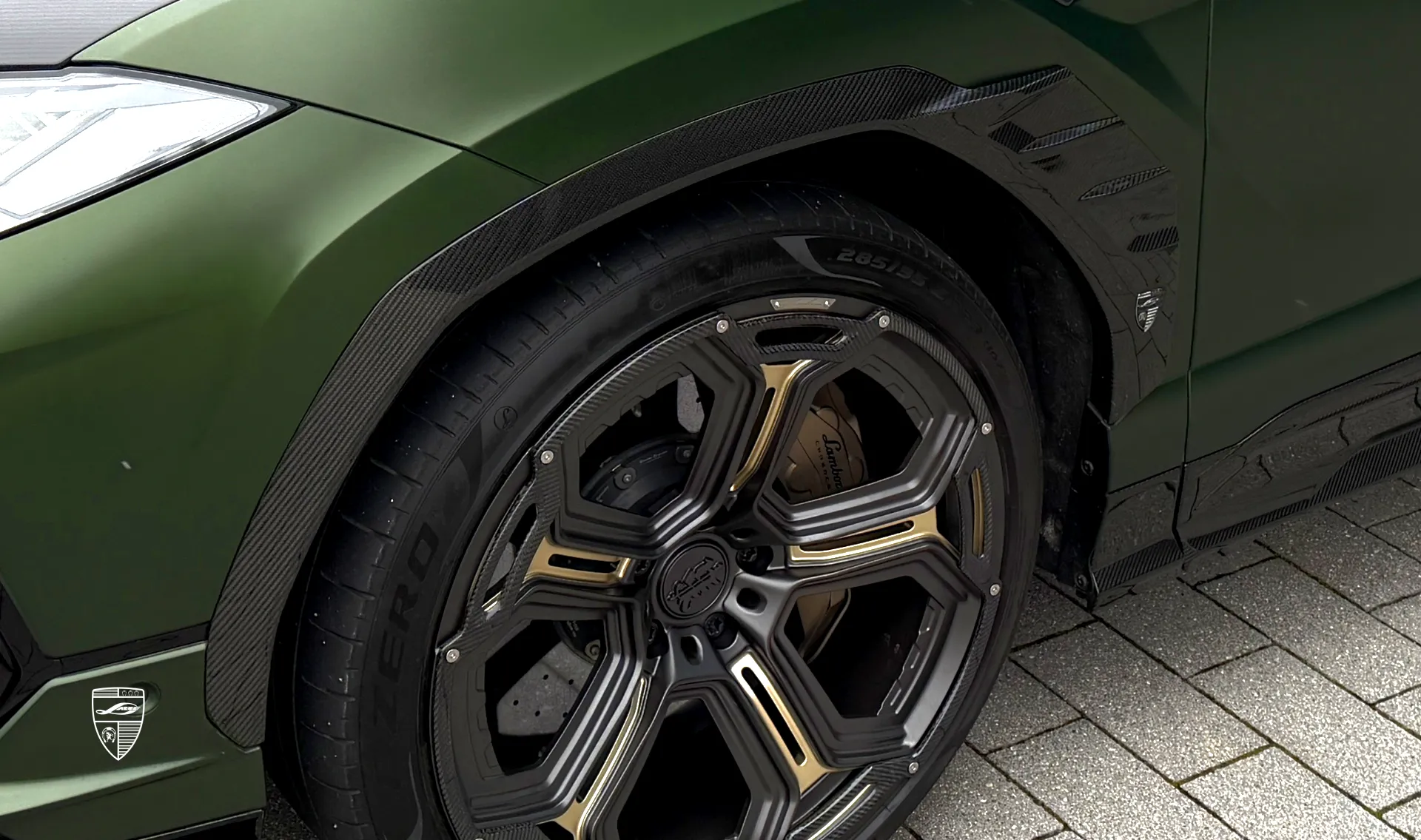 Расширители передних арок для спортивного авто Lamborghini URUS Performante от LARTE Design